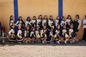 LAS BASTONERAS DE LA UNIDAD EDUCATIVA FISCAL CUMBAYÁ DESTACAN POR SU TALENTO Y DISCIPLINA